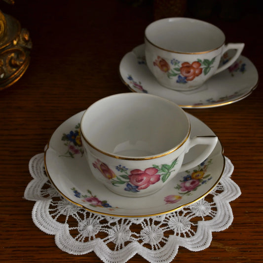 Bougie décorative artisanale tasse de thé — motif romantique vintage — parfum au choix – Création artisanale | Le sens des choses – Boutique de bougies parfumées végétales et objets décoratifs écoresponsables