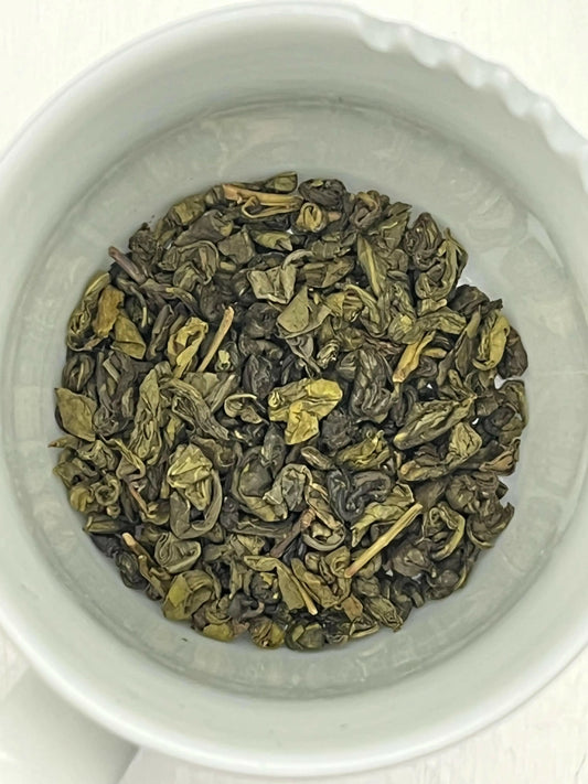 Image de thé vert à la menthe Na'nâ' | Le sens des choses, boutique en ligne de produits artisanaux, naturels et écoresponsables, fabriqués en France ou en Europe : savons artisanaux, bougies parfumées, accessoires zéro déchet.
