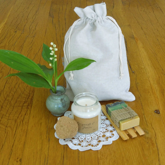 coffret « un moment pour soi » — bougie et savon au choix | Le sens des choses, boutique en ligne de produits artisanaux, naturels et écoresponsables fabriqués en France ou en Europe.