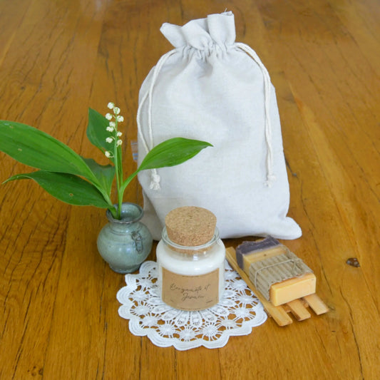 Image de Coffret « un moment pour soi » — bougie et savon au choix | Le sens des choses – boutique artisanale éthique de bougies parfumées et savons naturels fabriqués en France